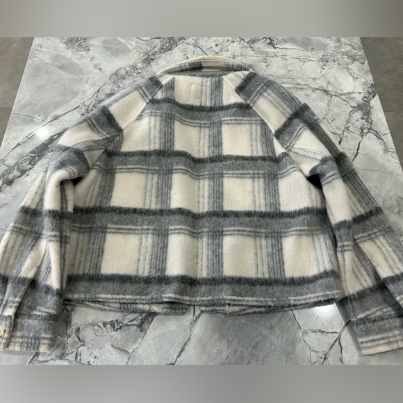 Zara Plaid Jacket 🩶 - Picture 3 of 6